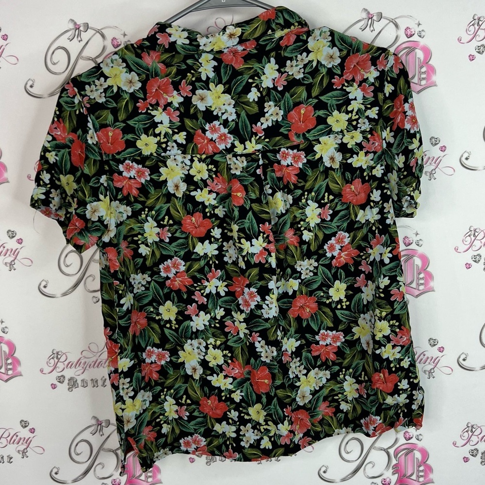 Liz Claiborne Button up Hawaiian πΊ print flowers Black Floral Button-Down Shirt - Picture 2 of 10